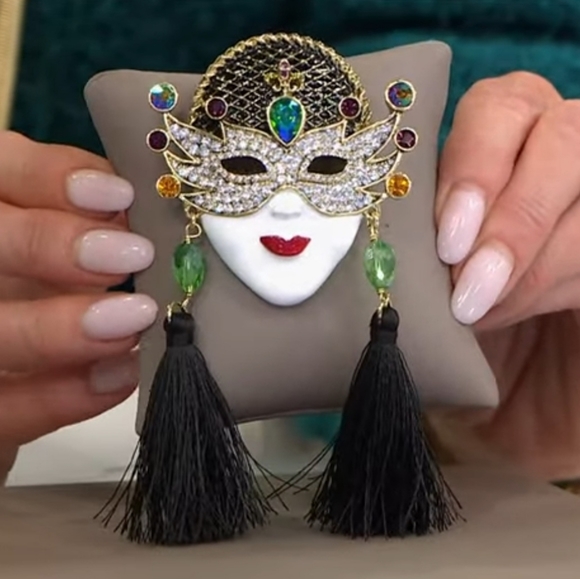 Heidi daus Mask Pin - Picture 1 of 8